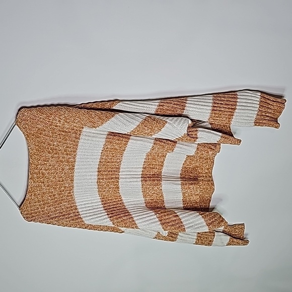 American Eagle xs orange ans white striped sweater - Picture 4 of 7